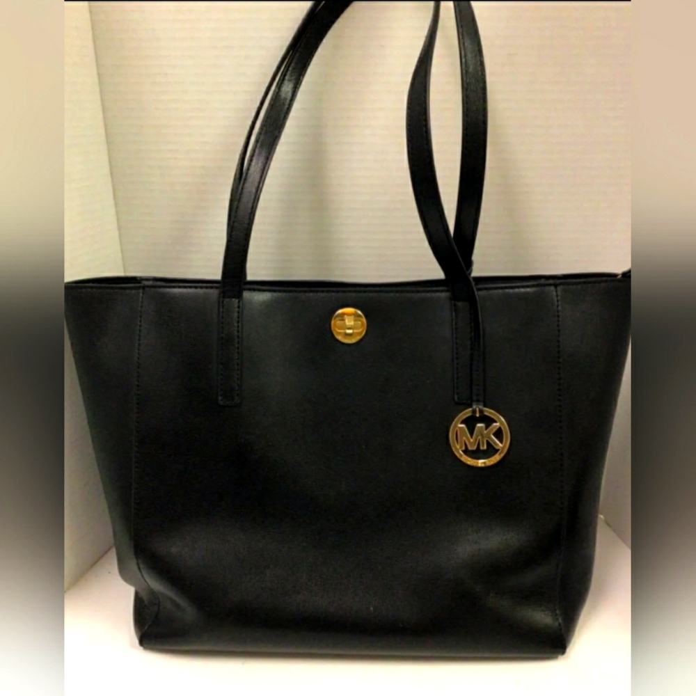 MICHAEL KORS Designer Rivington Black Tote Bag Turnlock Logo Charm tote handbag